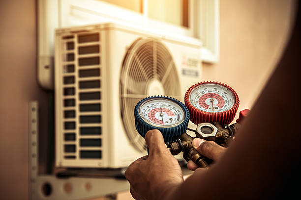 Professional Hvac technician working in Fernandina Beach, FL